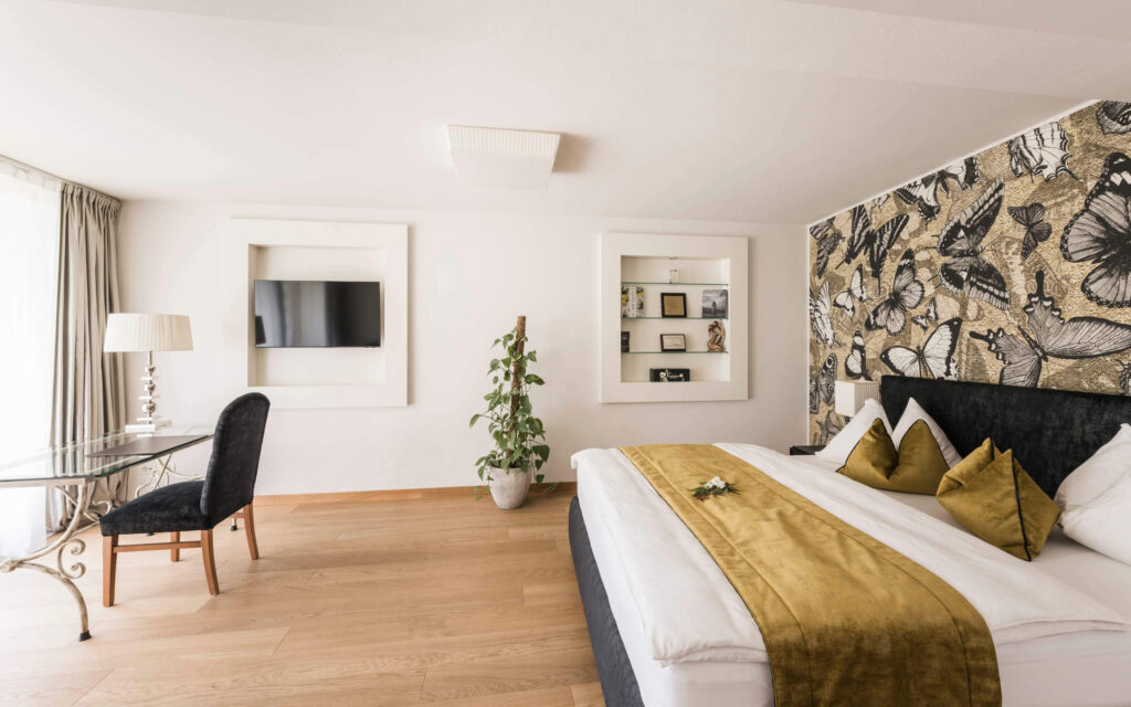 chalet-oasis-master-bedroom