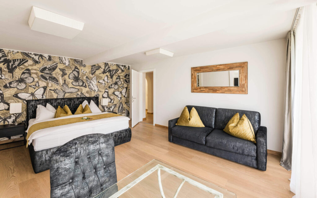 chalet-oasis-master-bedroom2